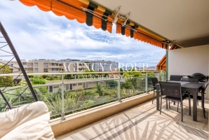 Foto Appartement FOR SALE - RENOVATED 3 BEDROOM APARTMENT - CANNES BASSE CALIFORNIE